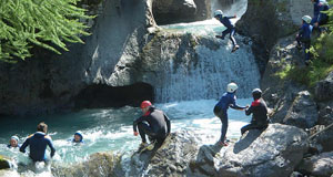 A group ejoying canyoning